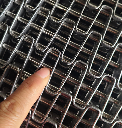 नवीनतम कंपनी समाचार के बारे में अनुकूलित स्टेनलेस स्टील 304 हनीकॉम्ब कन्वेयर बेल्ट