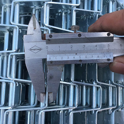 हनीकॉम्ब जस्ती प्लेट वायर मेष कन्वेयर बेल्ट
